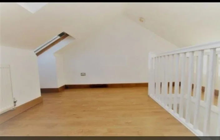 Flat Totteridge Road in High Wycombe