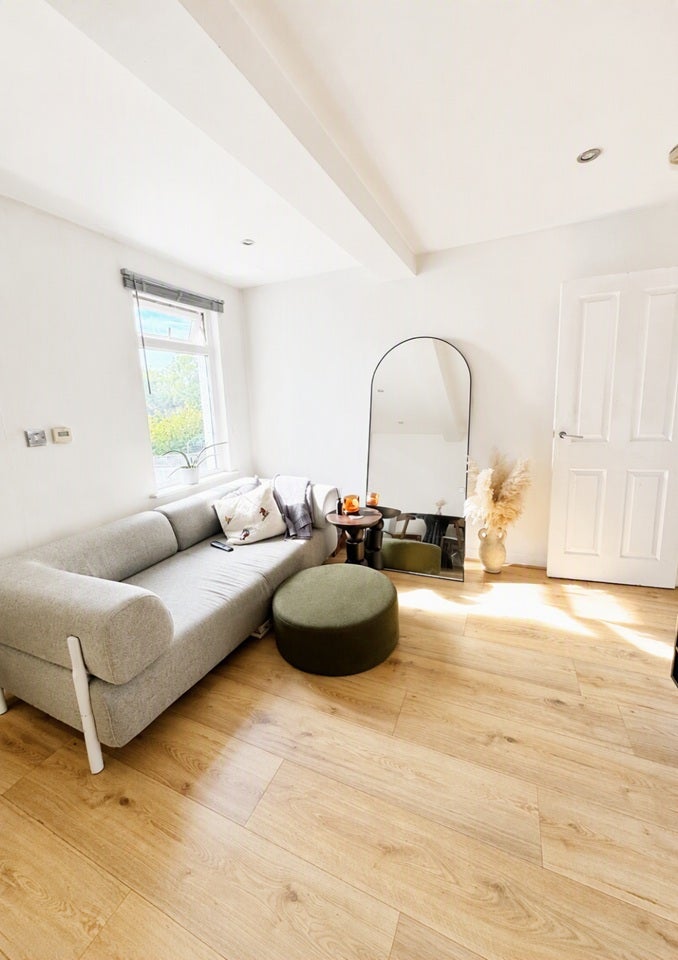 Flat Totteridge Road in High Wycombe