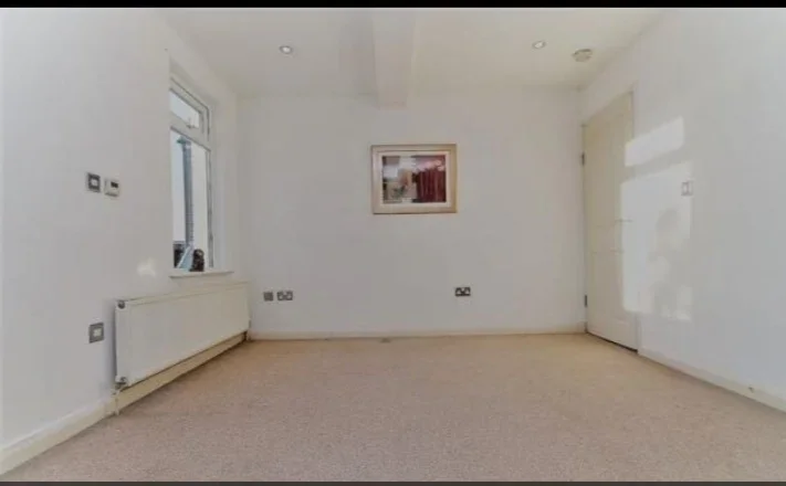Flat Totteridge Road in High Wycombe