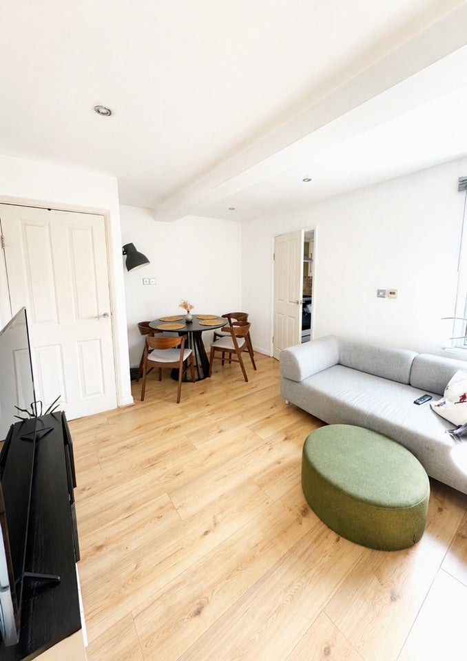 Flat Totteridge Road in High Wycombe
