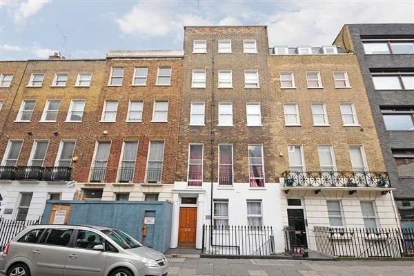 Flat Upper Berkeley Street in City of Westminster