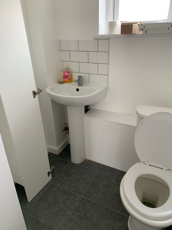 Room Queen's Road in Greater London