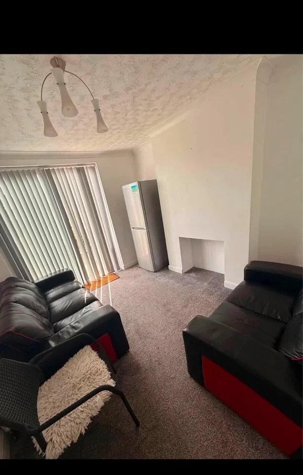 Room Rosedale Road in Greater London