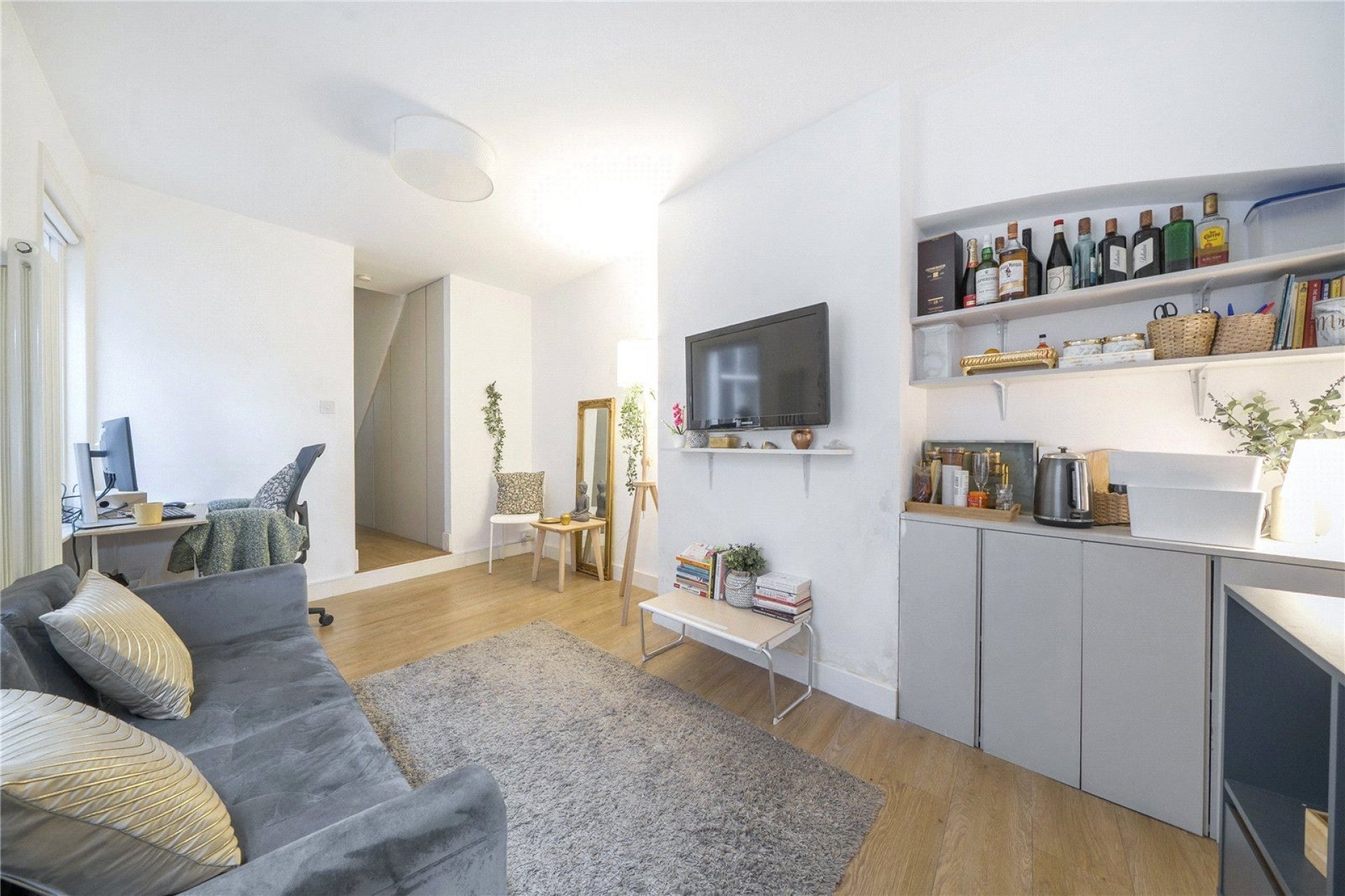 Flat Beaumont Road in Greater London