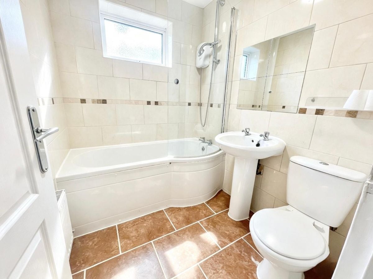 Flat Harkness Close in Greater London