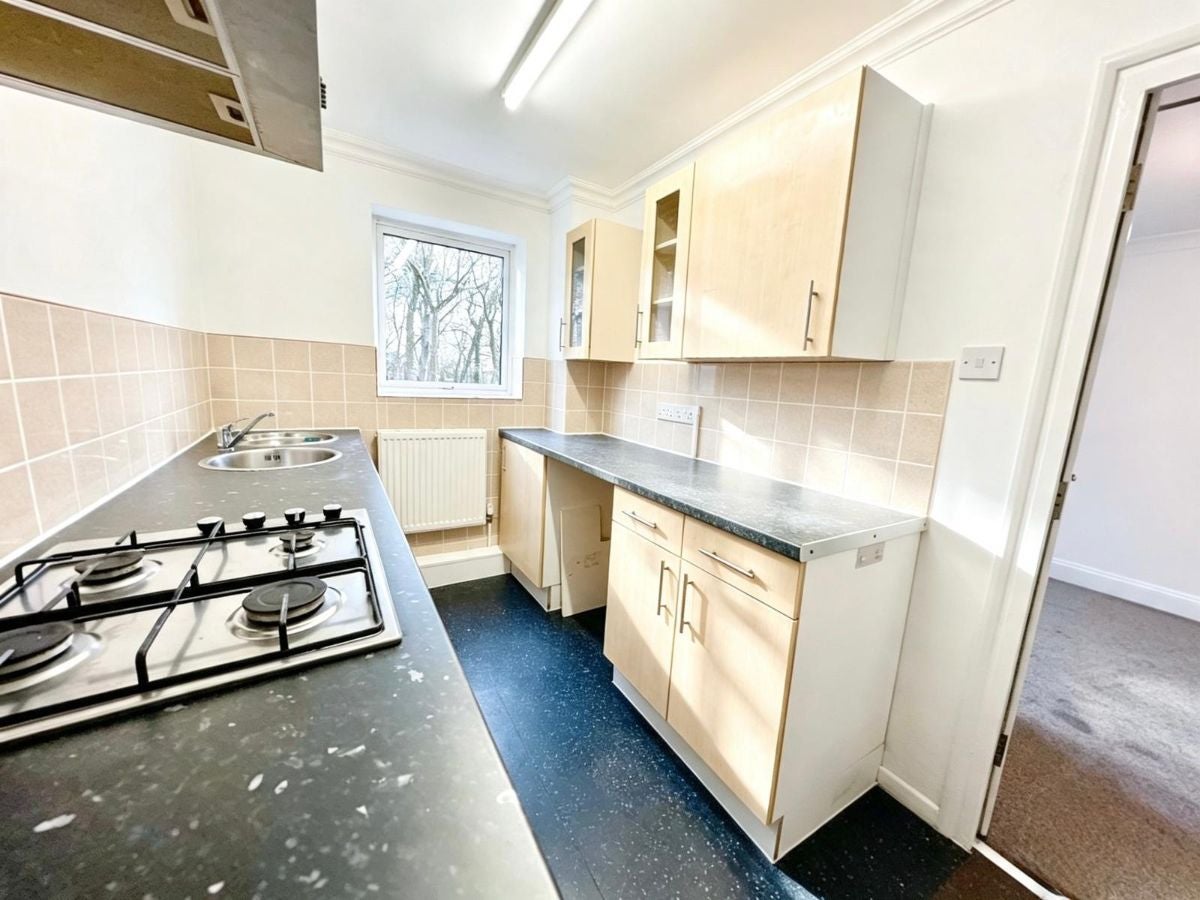 Flat Harkness Close in Greater London