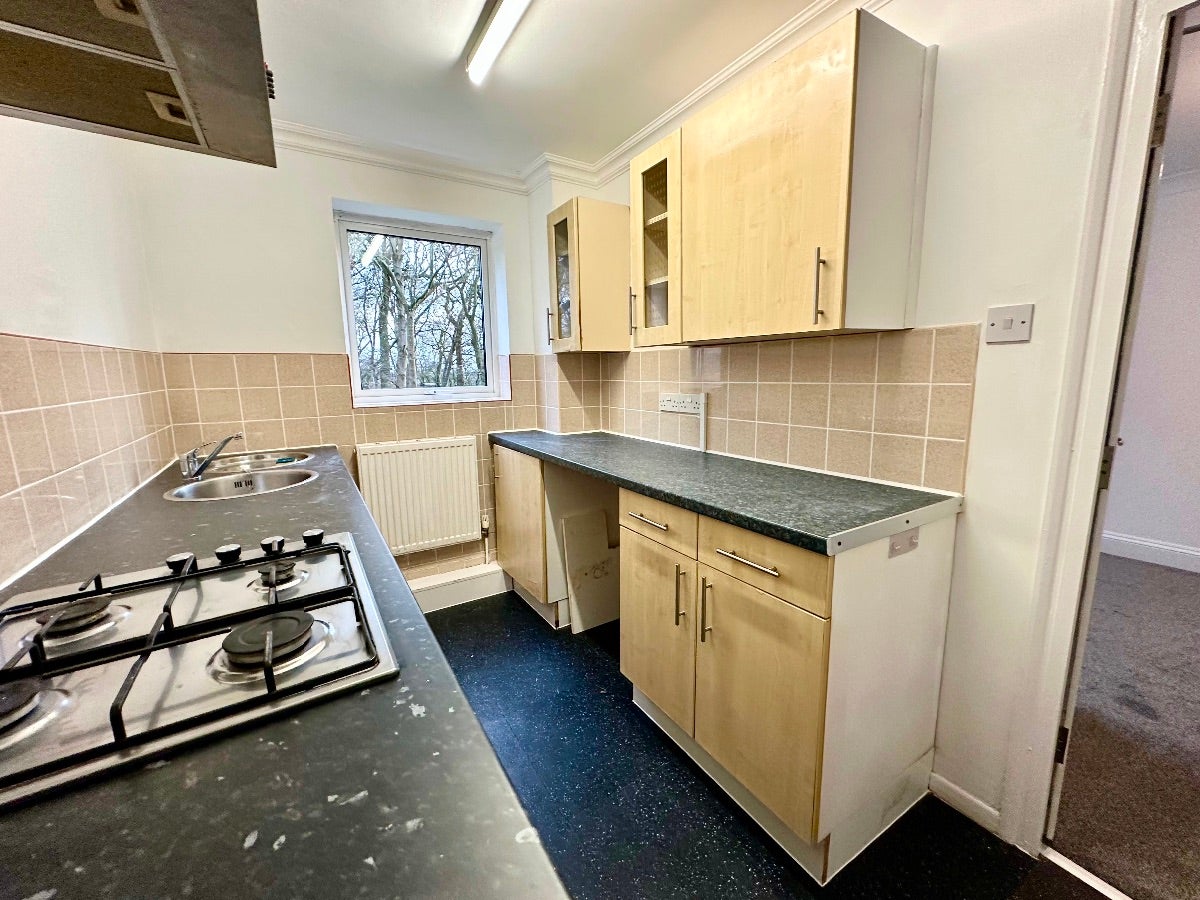 Flat Harkness Close in Greater London