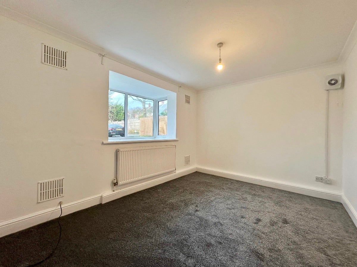 Flat Harkness Close in Greater London