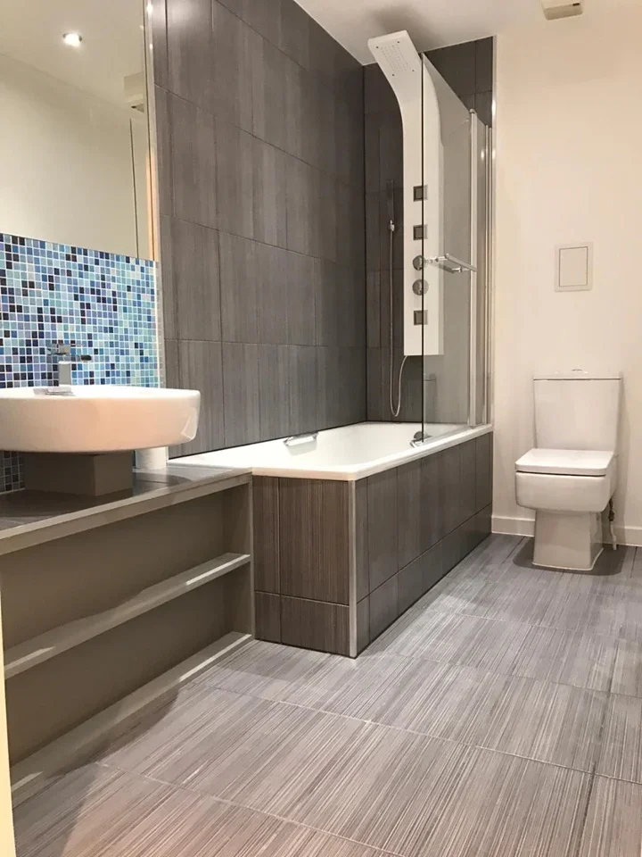 Flat Forsythia Close in Greater London