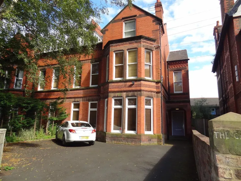 Flat Normanton Avenue in Liverpool