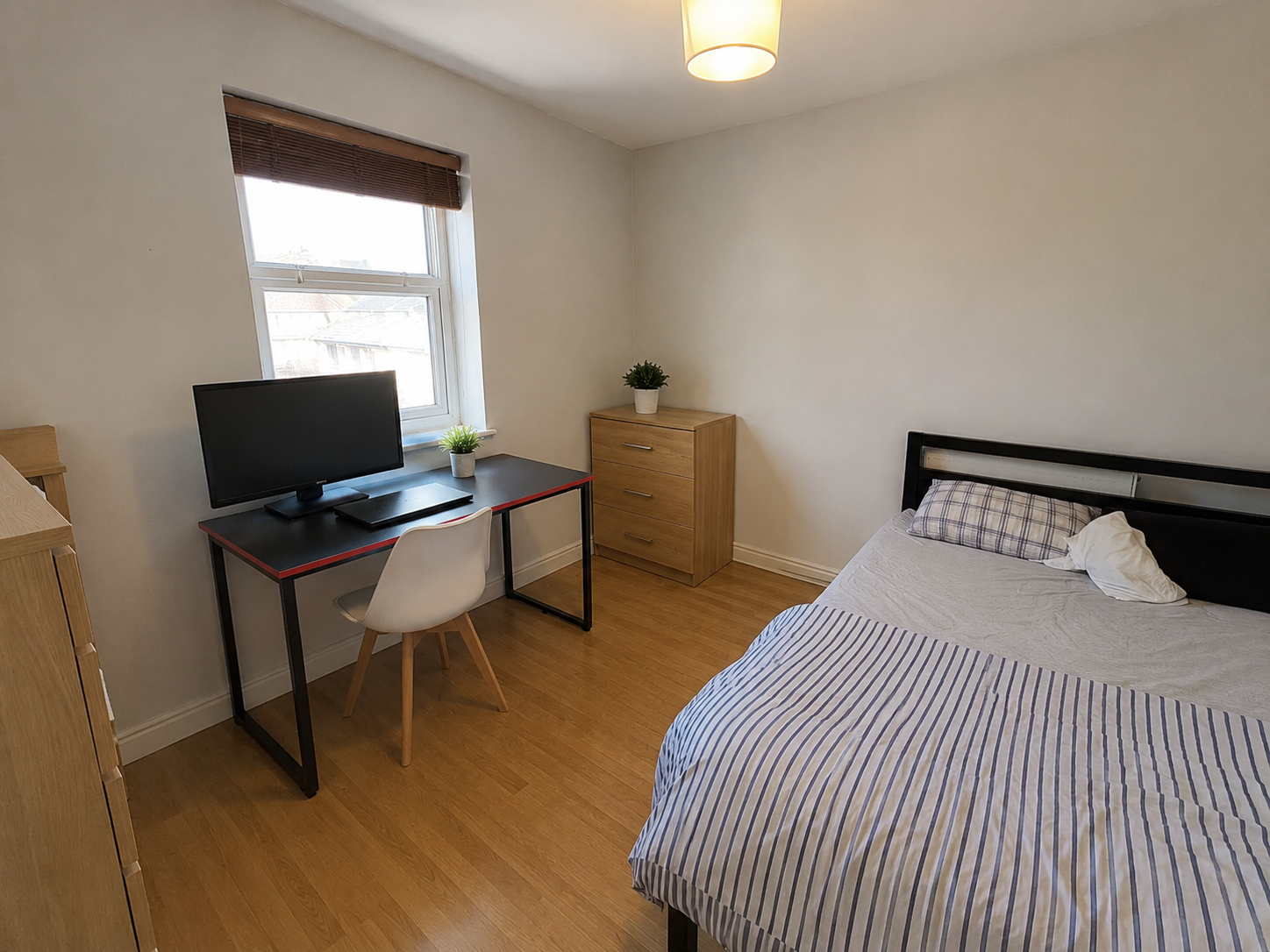 Flat Back Burley Lodge Terrace in Leeds