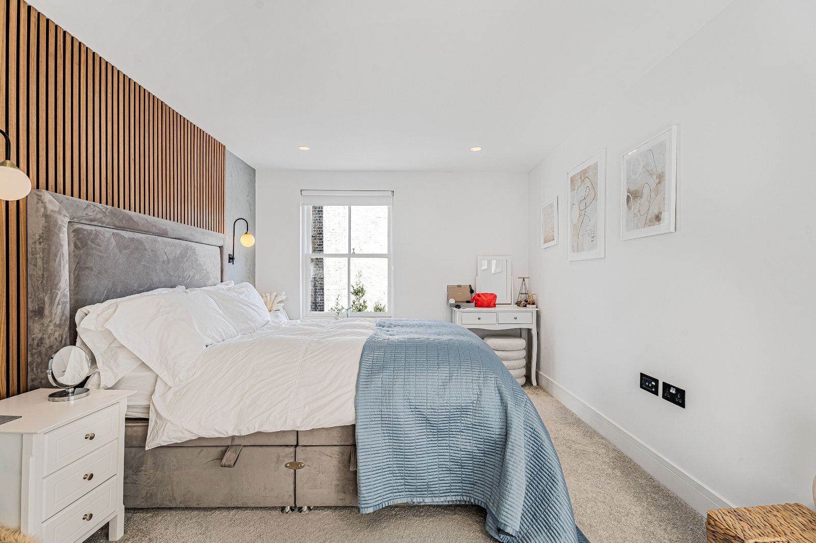 Flat Sangora Road in Greater London