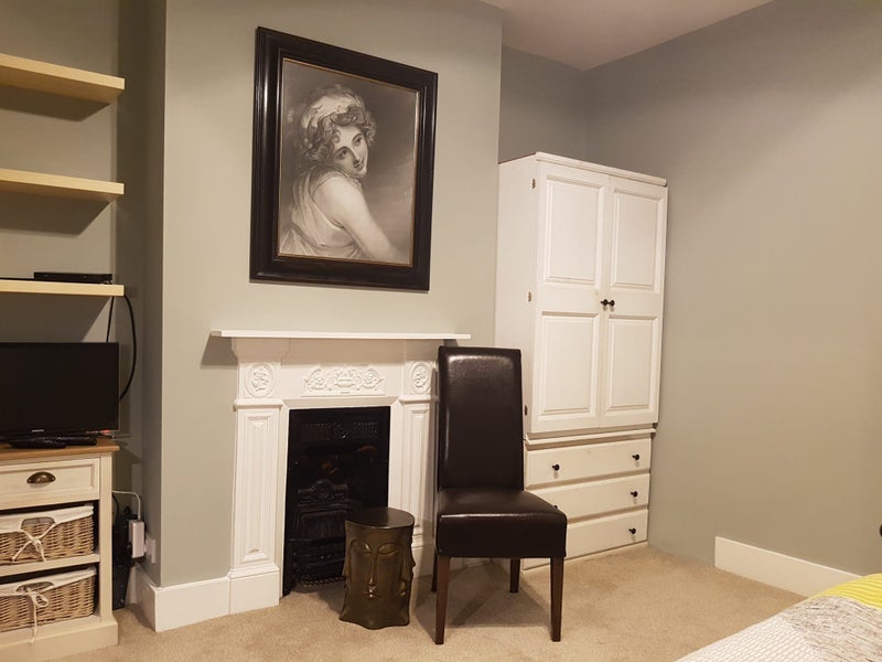 Room Queensmill Road in Greater London