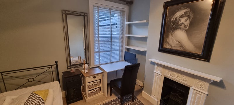 Room Queensmill Road in Greater London
