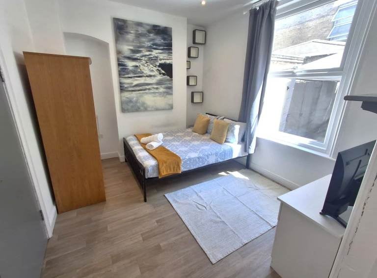 Flat Cumnor Road in Bournemouth