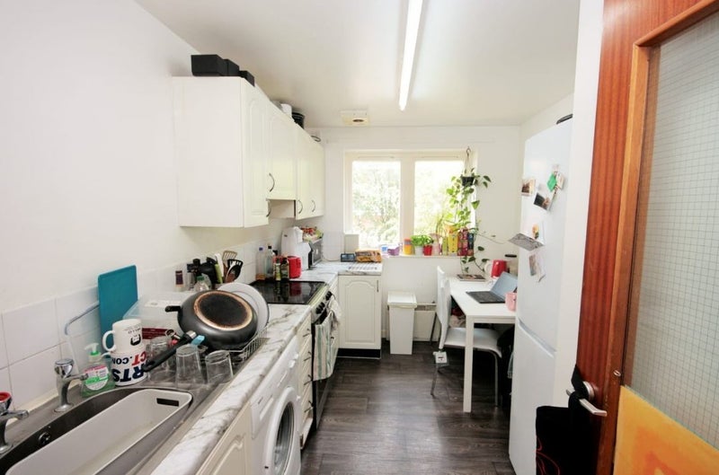 Room Russia Lane in Greater London