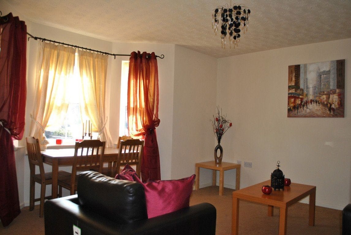 Flat Gladstone Road in Farnworth