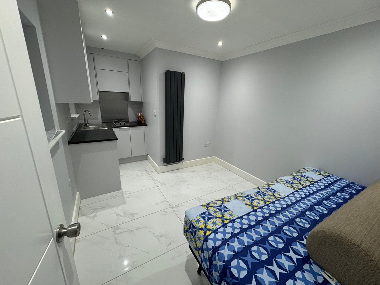 Room Salisbury Road in Greater London