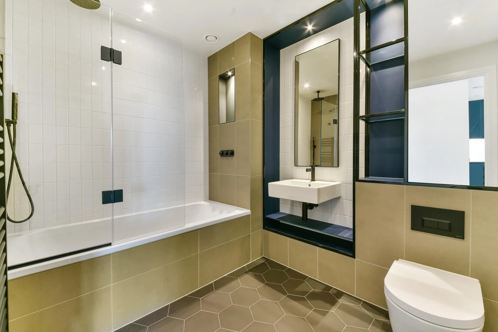 Flat Abbeydale Road in Greater London