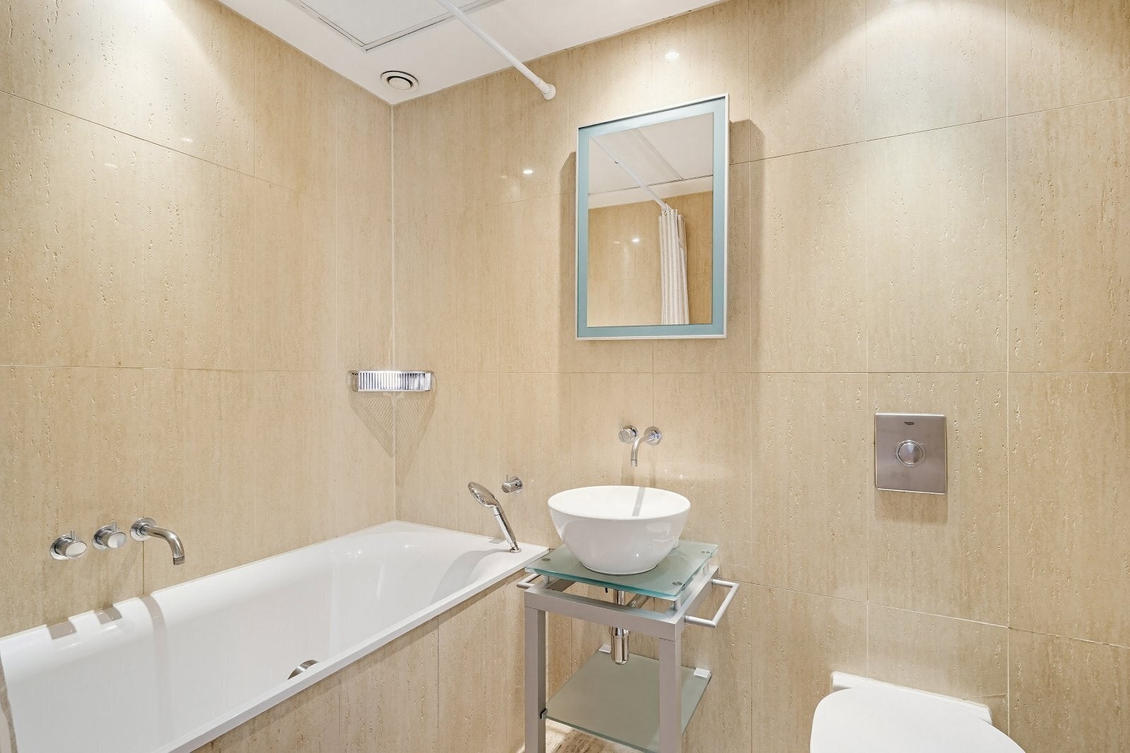 Flat Hans Crescent in Greater London