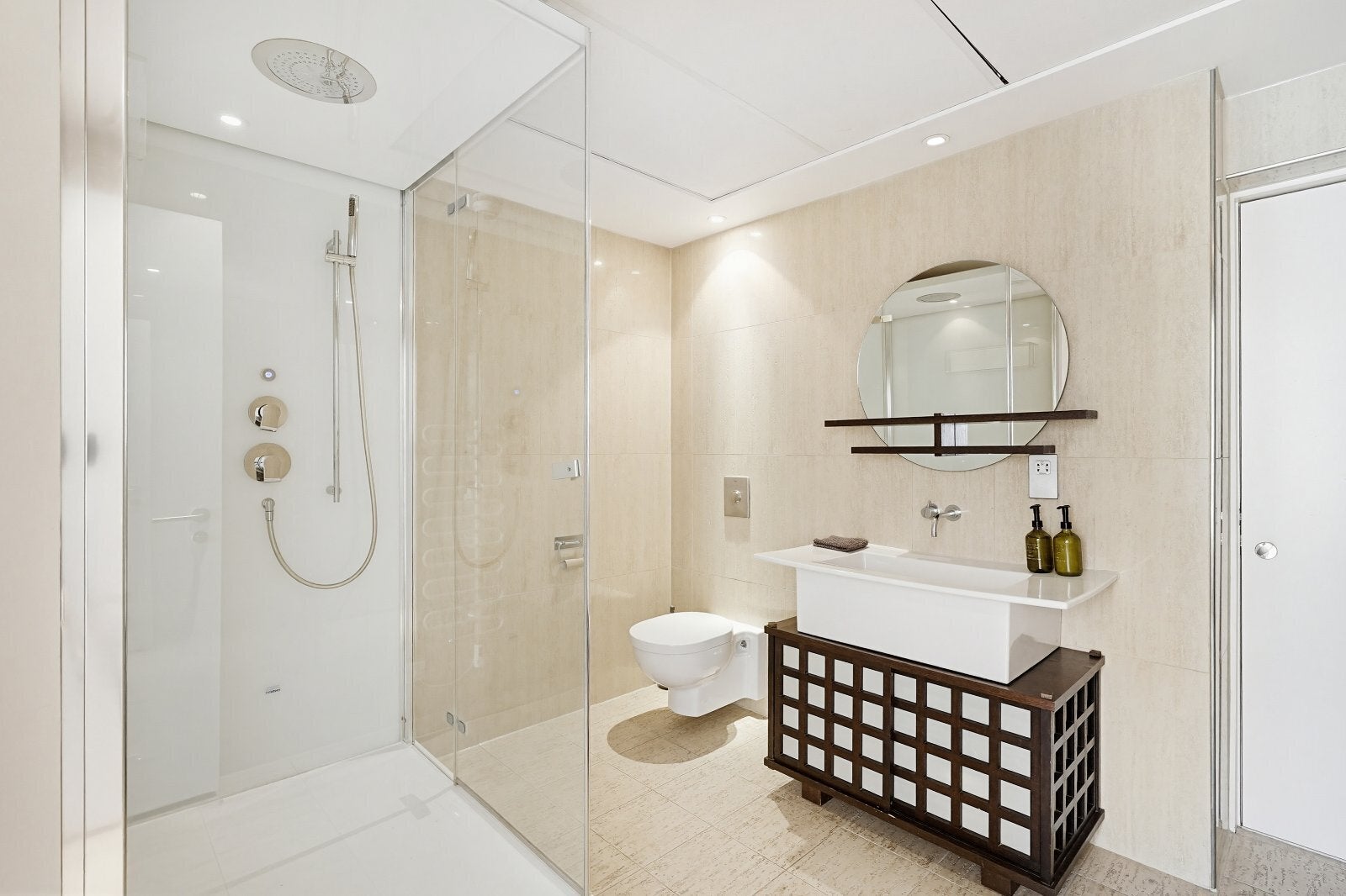 Flat Hans Crescent in Greater London