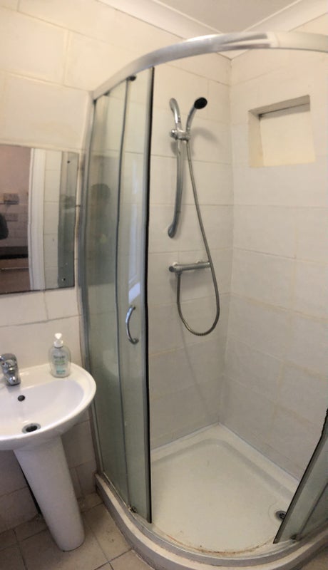 Room Goodall Road in Greater London