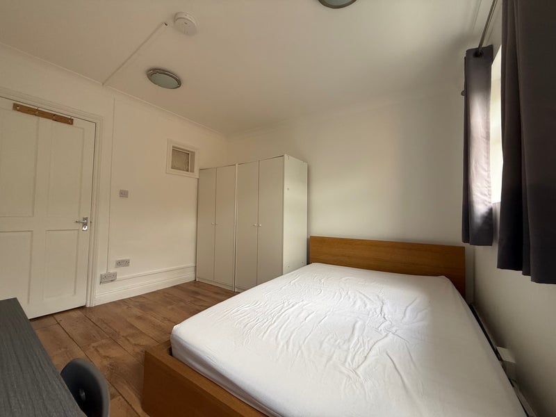 Room Goodall Road in Greater London