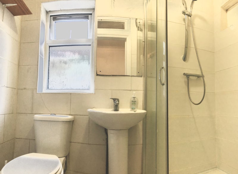 Room Goodall Road in Greater London