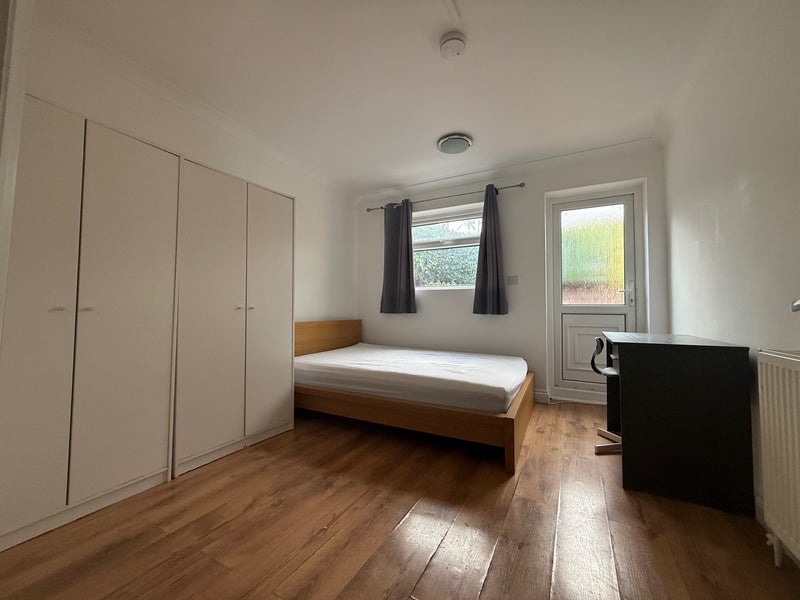 Room Goodall Road in Greater London