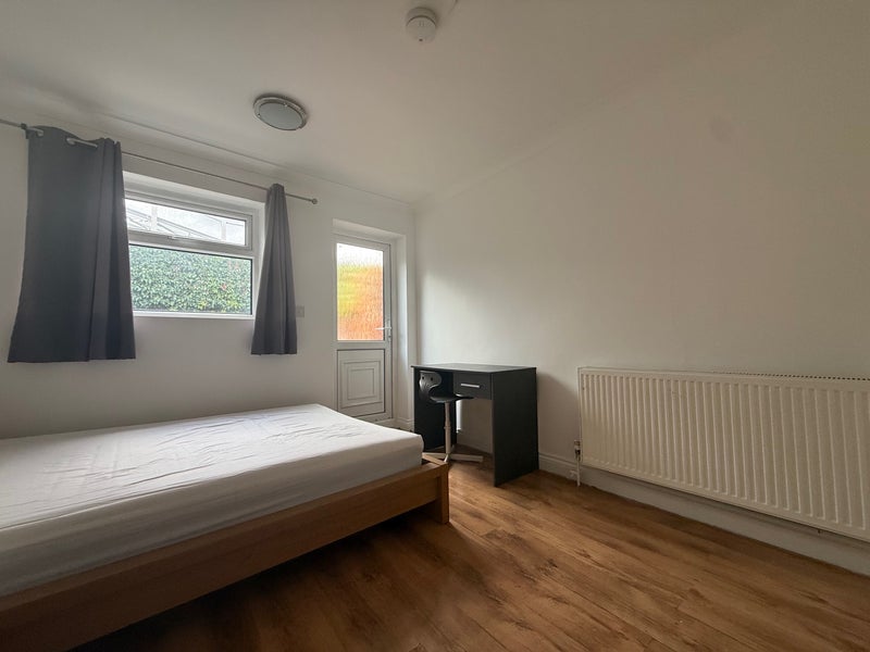 Room Goodall Road in Greater London