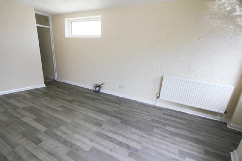 Flat Green Lane in Greater London