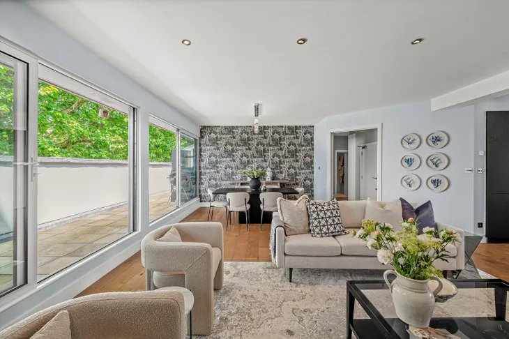 Flat Scandrett Street in Greater London