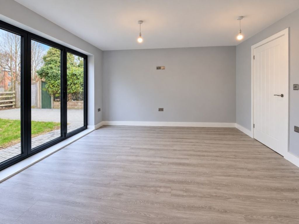 House Warwick Close in Lee-on-the-Solent