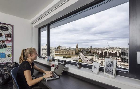 Room Westminster Bridge Road in Greater London