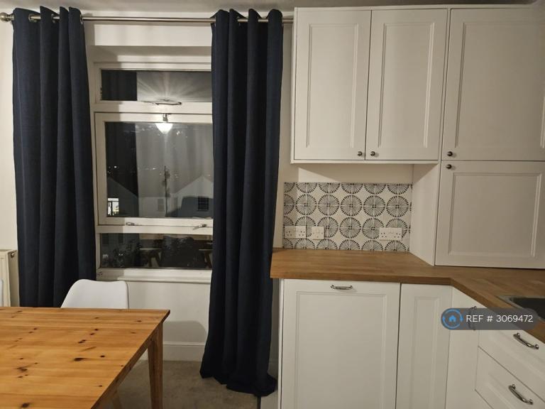 Flat Sydenham Hill in Bristol