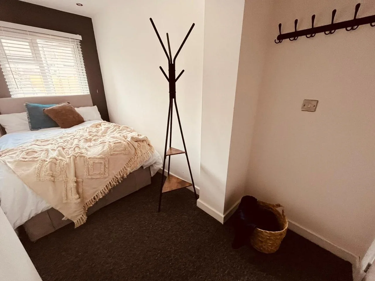 Room Lowestoft Road in Watford