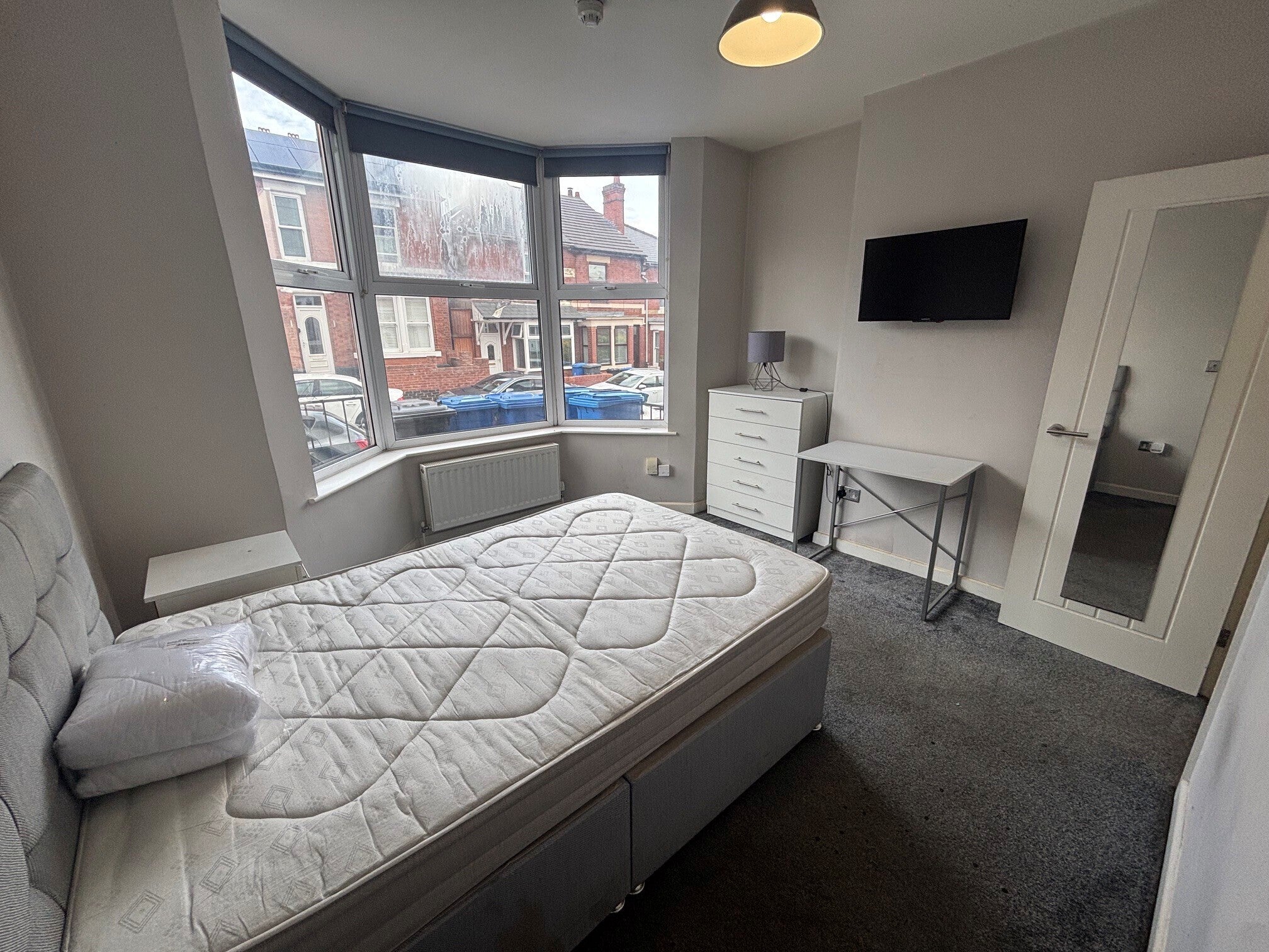 Room Breedon Hill Road in Derby
