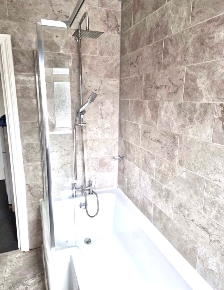 Room Elstree Gardens in Greater London