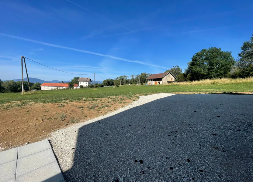 House Route des Fleuries in Fillière
