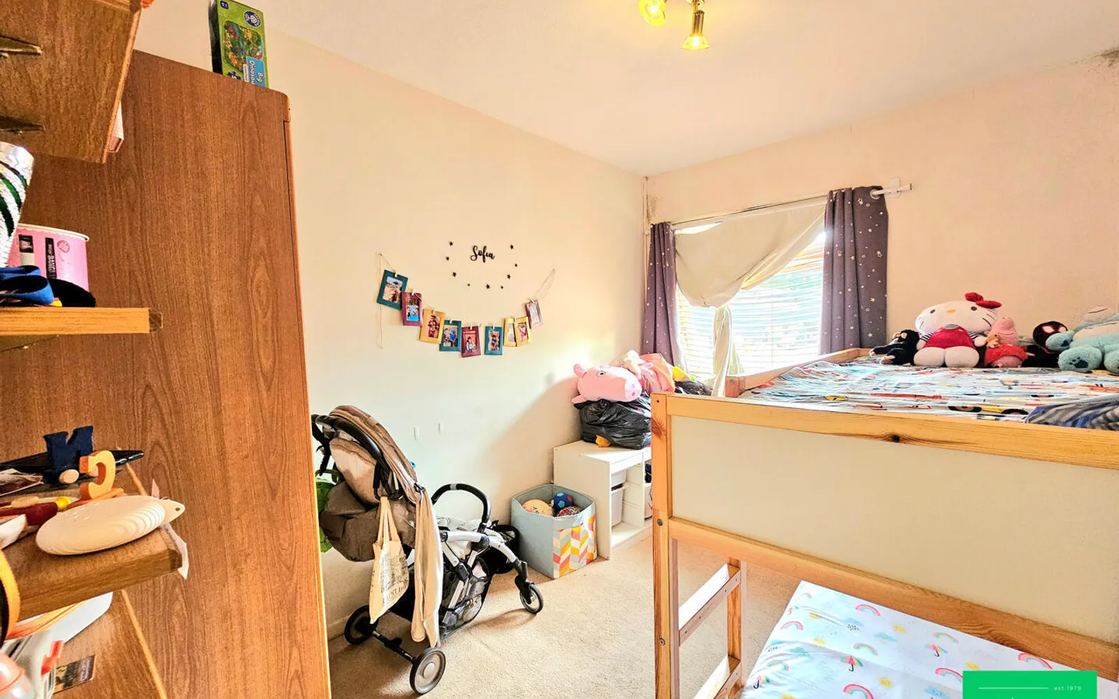 Flat Wellington Place in Greater London