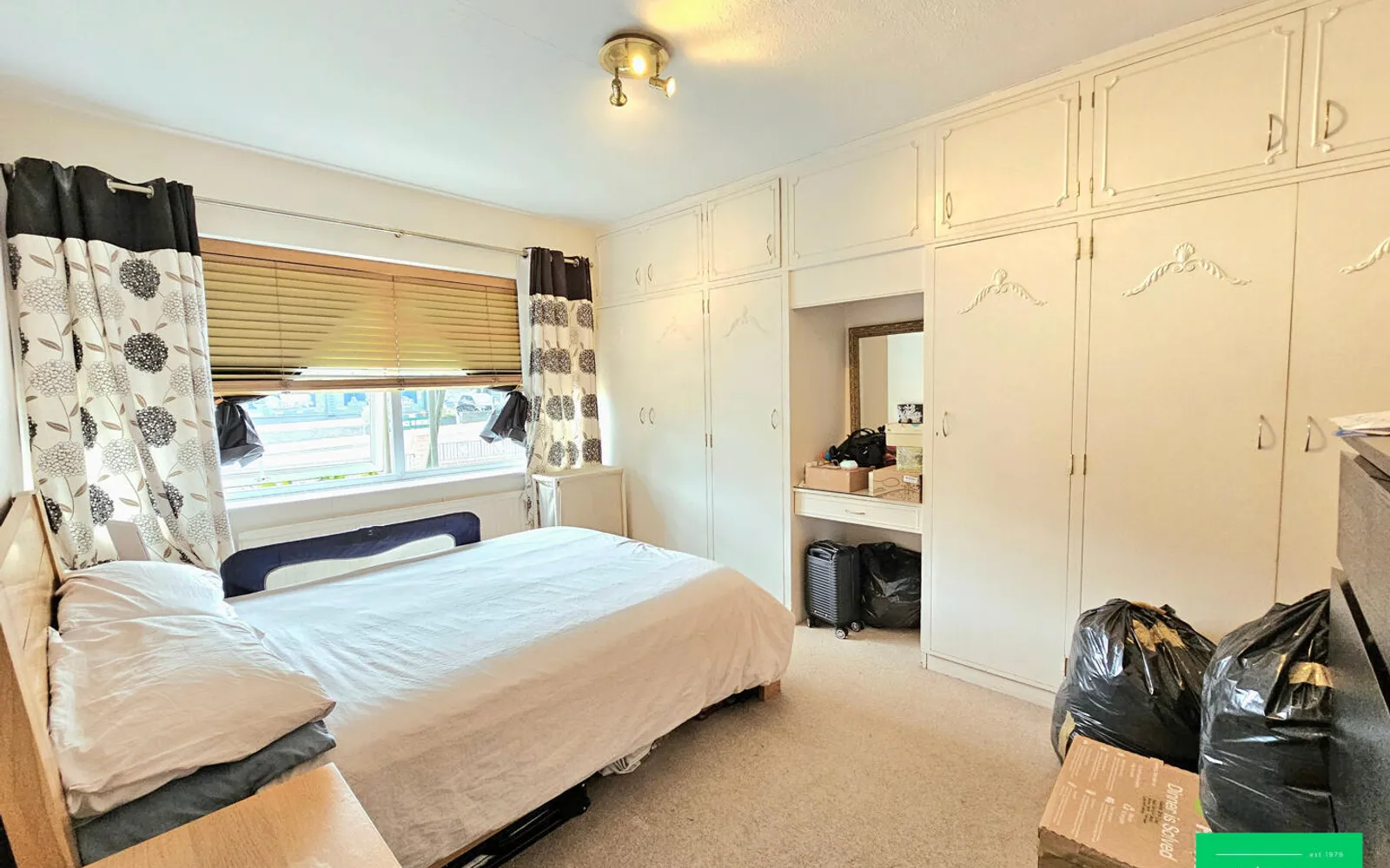 Flat Wellington Place in Greater London