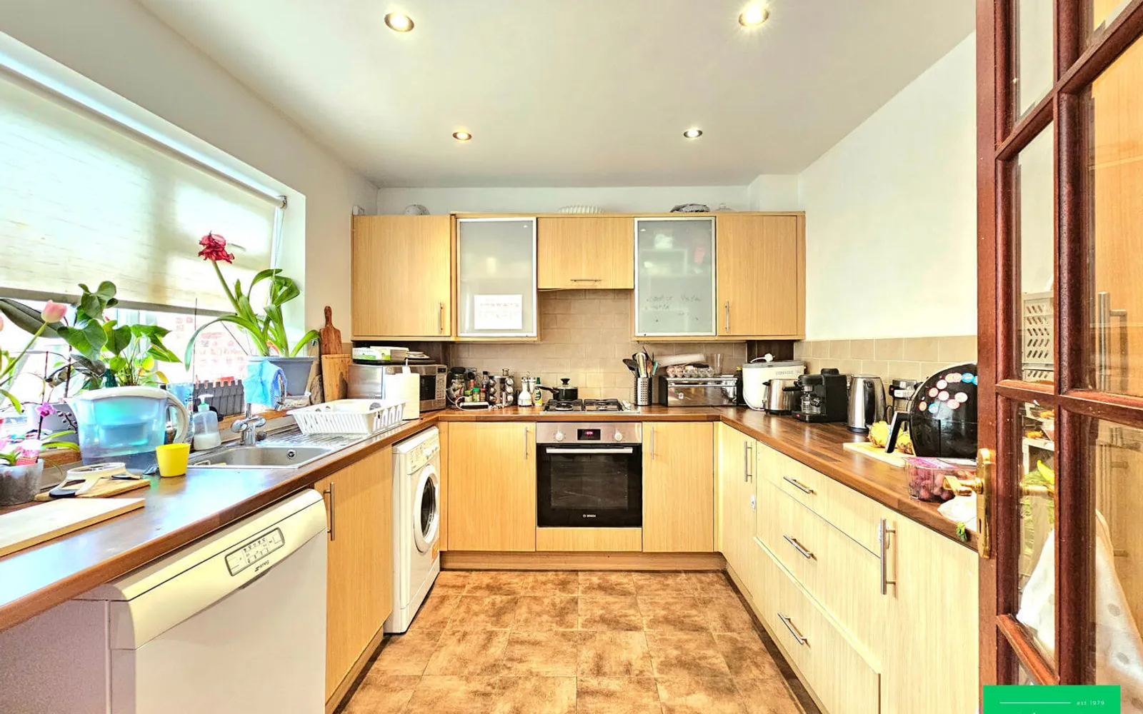 Flat Wellington Place in Greater London