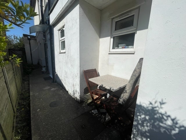 Flat Holdenhurst Road in Bournemouth
