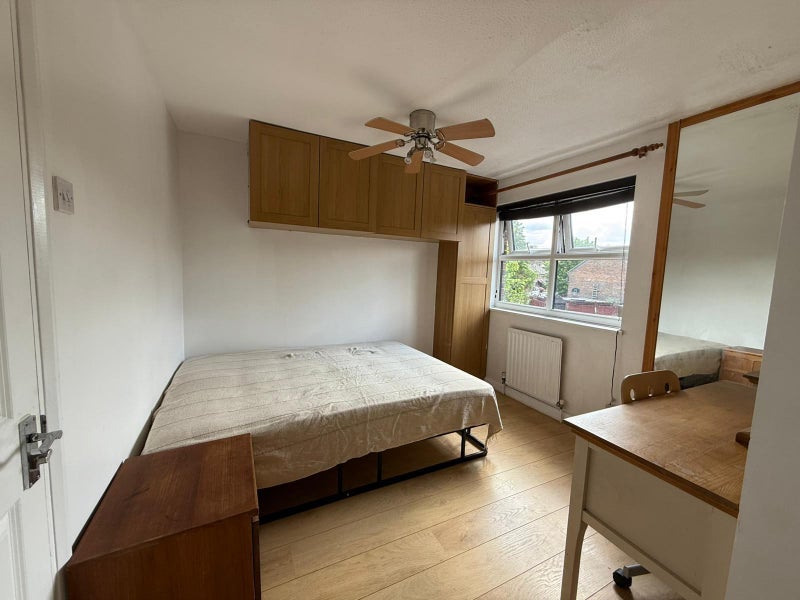 Room Windrose Close in Greater London
