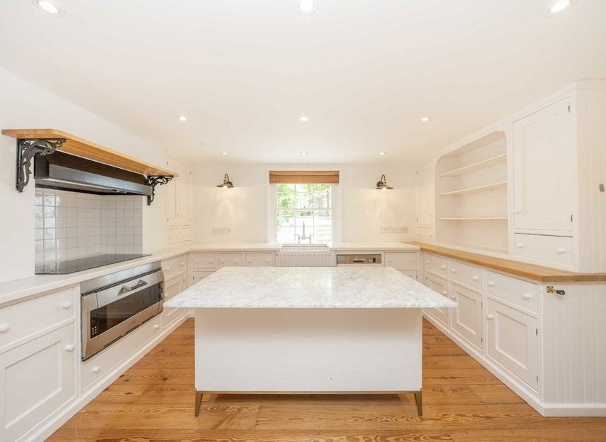 House St Peter's Villas in Greater London