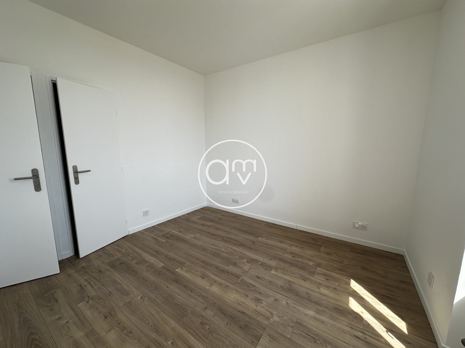 Flat Corniche Marius Escartefigue in Toulon