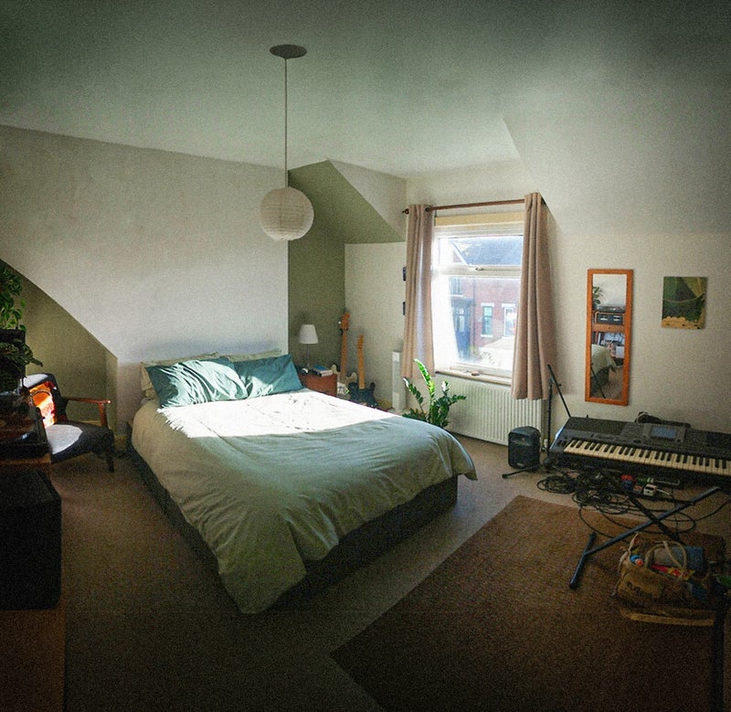 Room Clarendon Road in Manchester