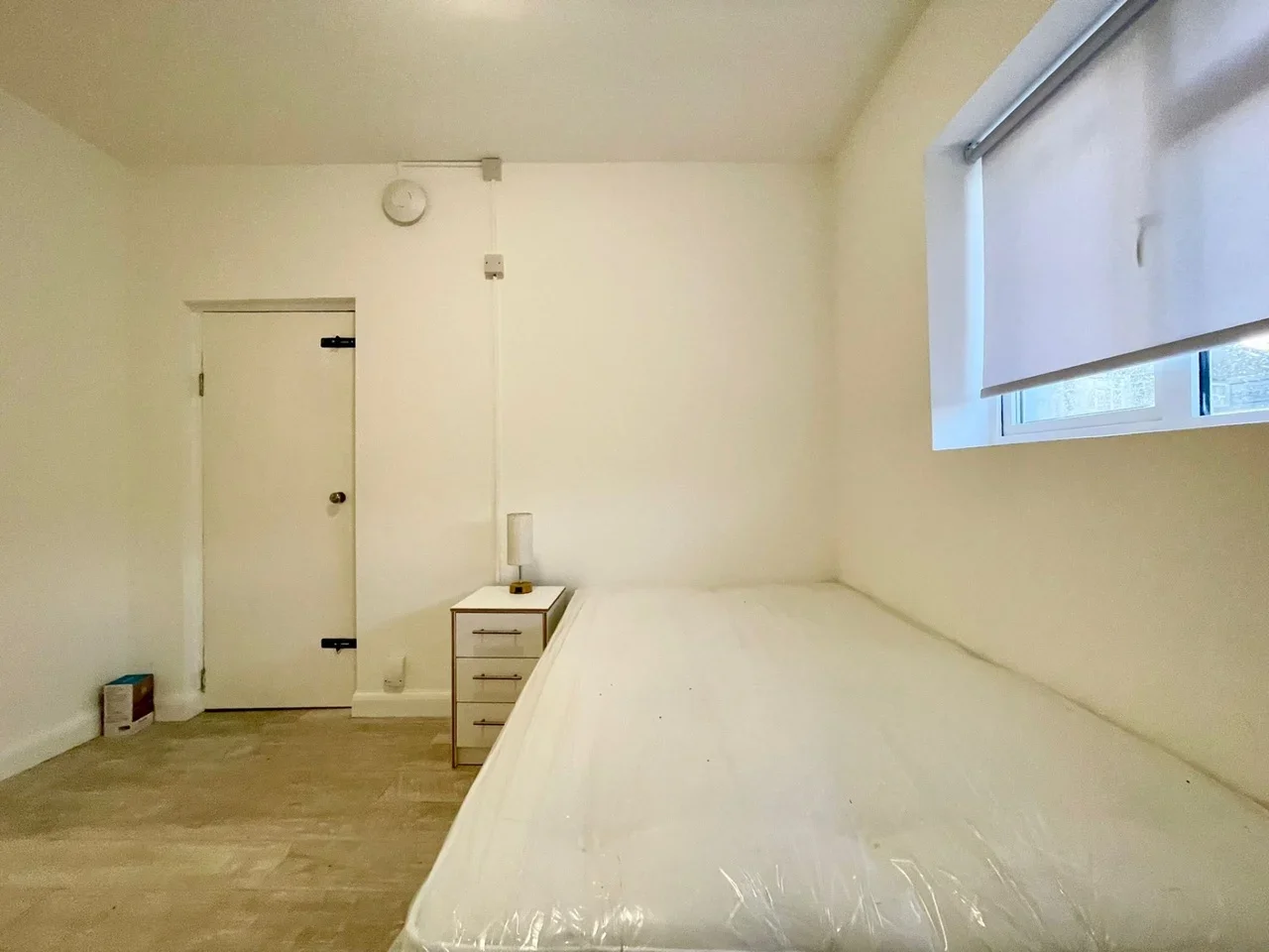 Flat Shelbourne Road in Greater London