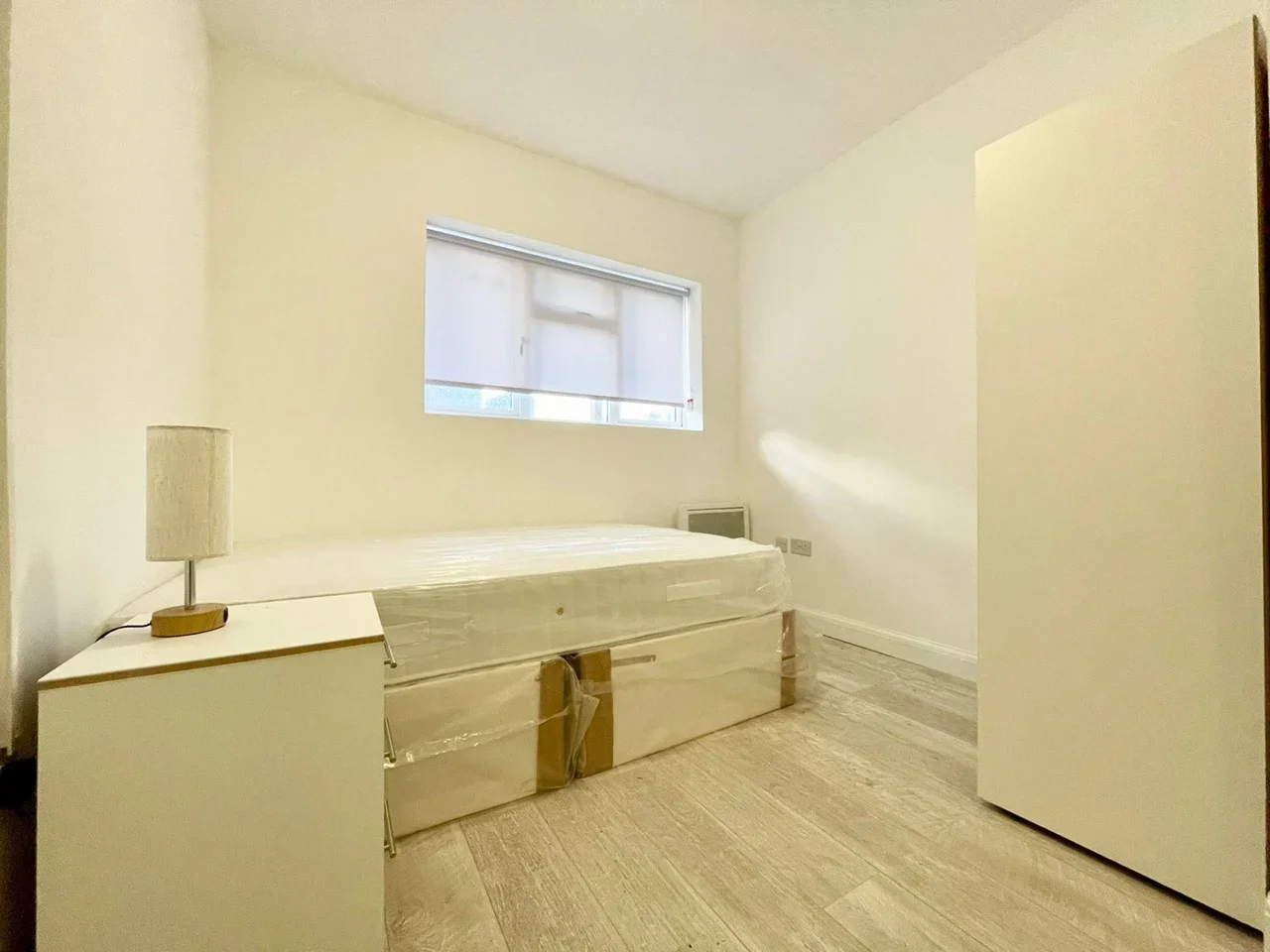 Flat Shelbourne Road in Greater London