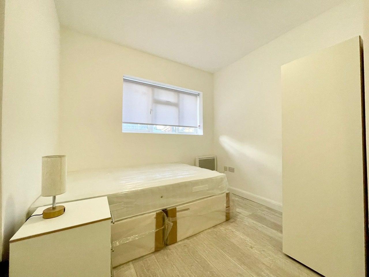 Flat Shelbourne Road in Greater London